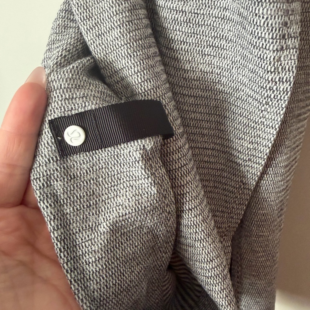 Lululemon Gray Knit Infinity Scarf Snap Detail - Picture 4 of 4